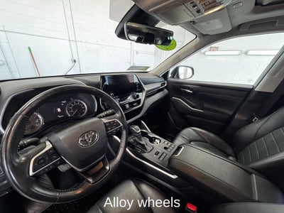2024 Toyota Highlander XLE Power moonroof