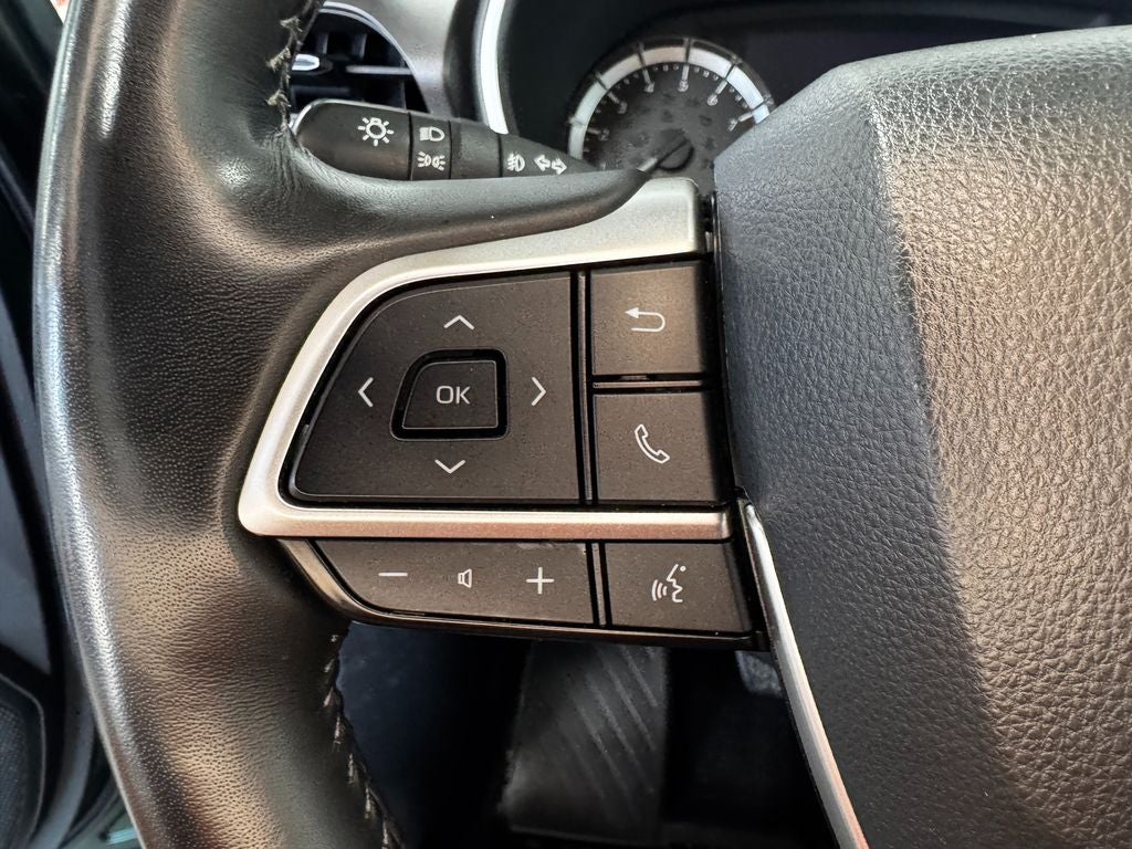 2024 Toyota Highlander XLE Power moonroof