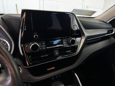 2024 Toyota Highlander XLE Power moonroof