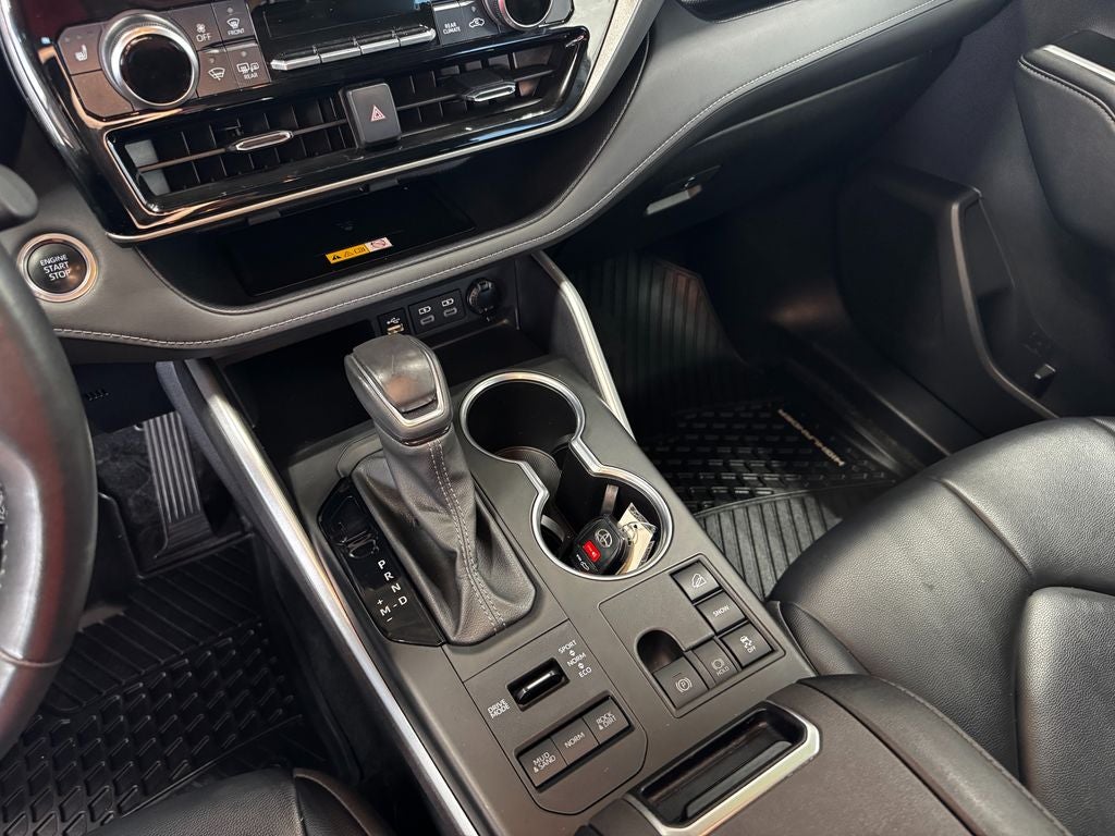 2024 Toyota Highlander XLE Power moonroof