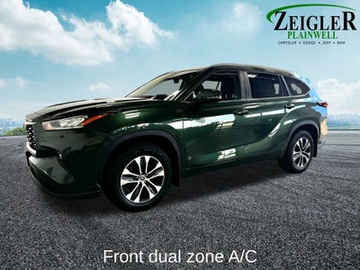 2024 Toyota Highlander XLE Power moonroof
