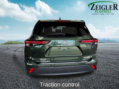2024 Toyota Highlander XLE Power moonroof