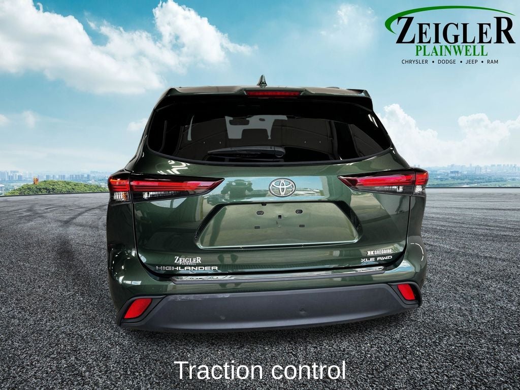 2024 Toyota Highlander XLE Power moonroof