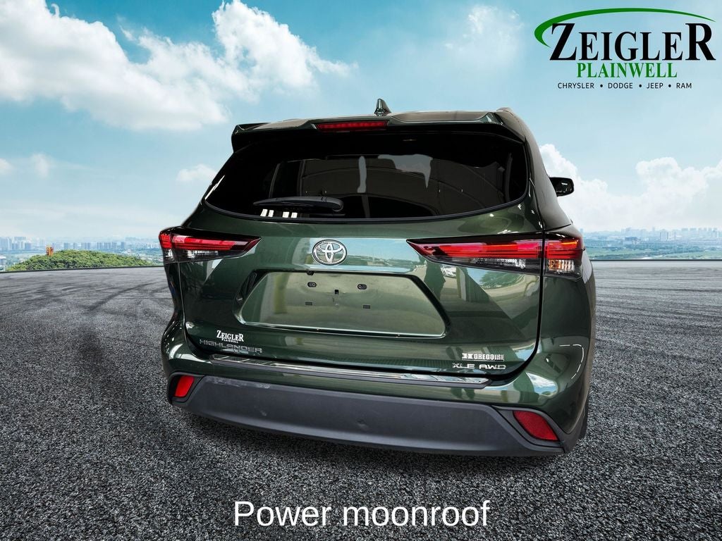 2024 Toyota Highlander XLE Power moonroof
