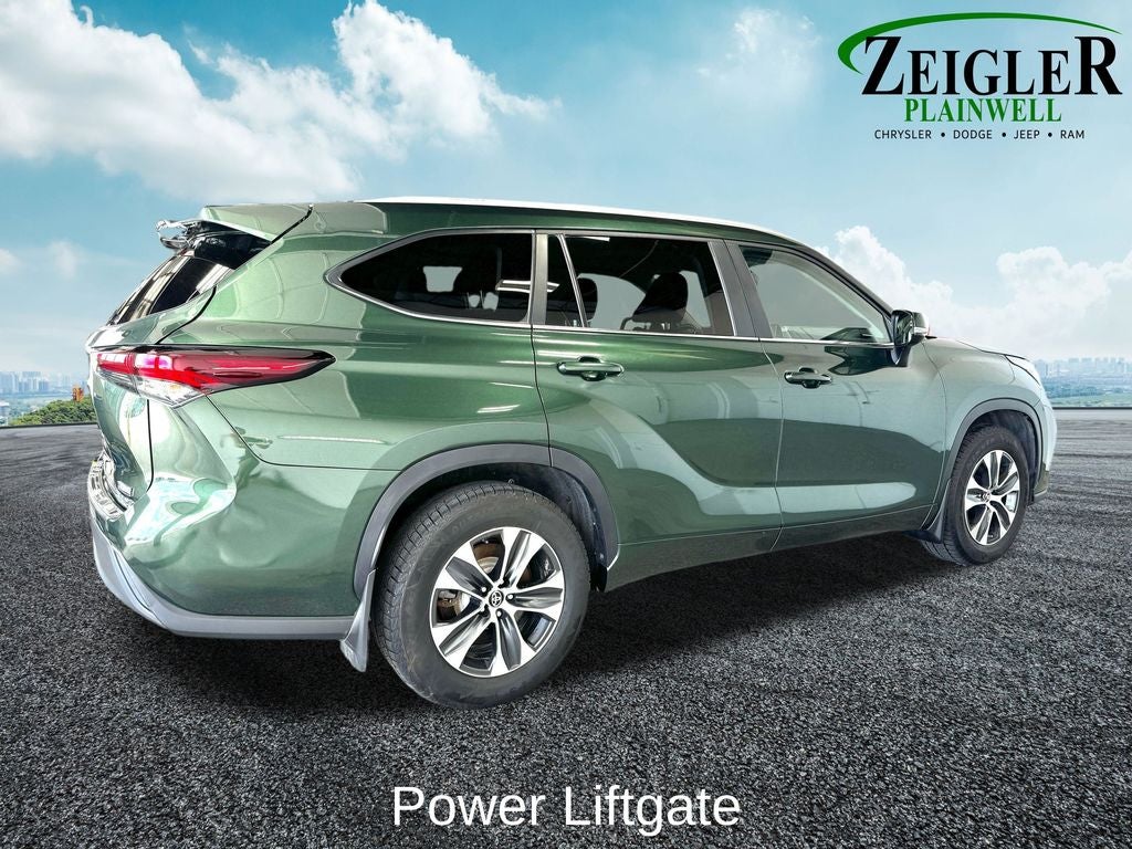 2024 Toyota Highlander XLE Power moonroof