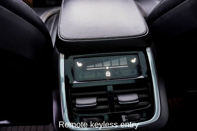 2022 Volvo XC90 T6 Inscription Navigation System & Power Moonroof