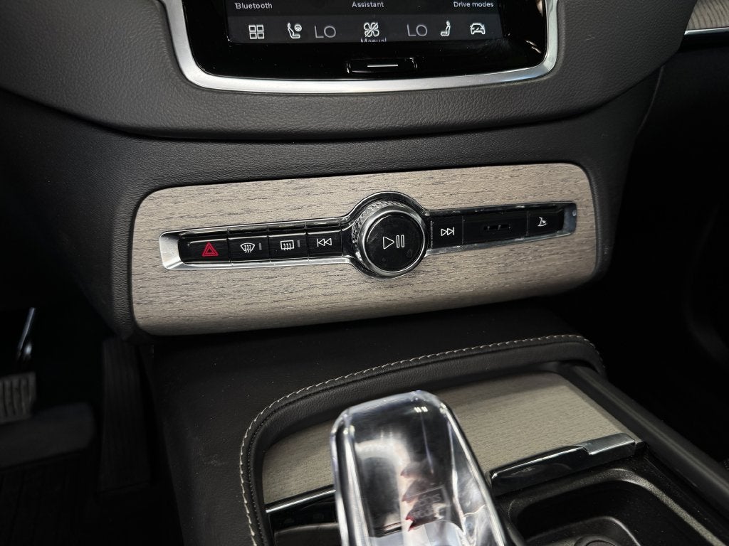 2024 Volvo XC90 Recharge Plug-In Hybrid Ultimate Lounge Package