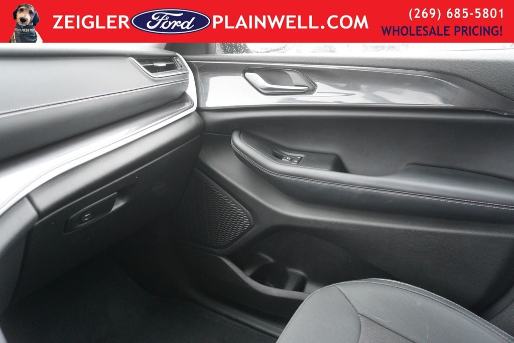 2023 Jeep Grand Cherokee L Laredo L 3rd Row Luxury Tech Pkg Heated Seats & Steering