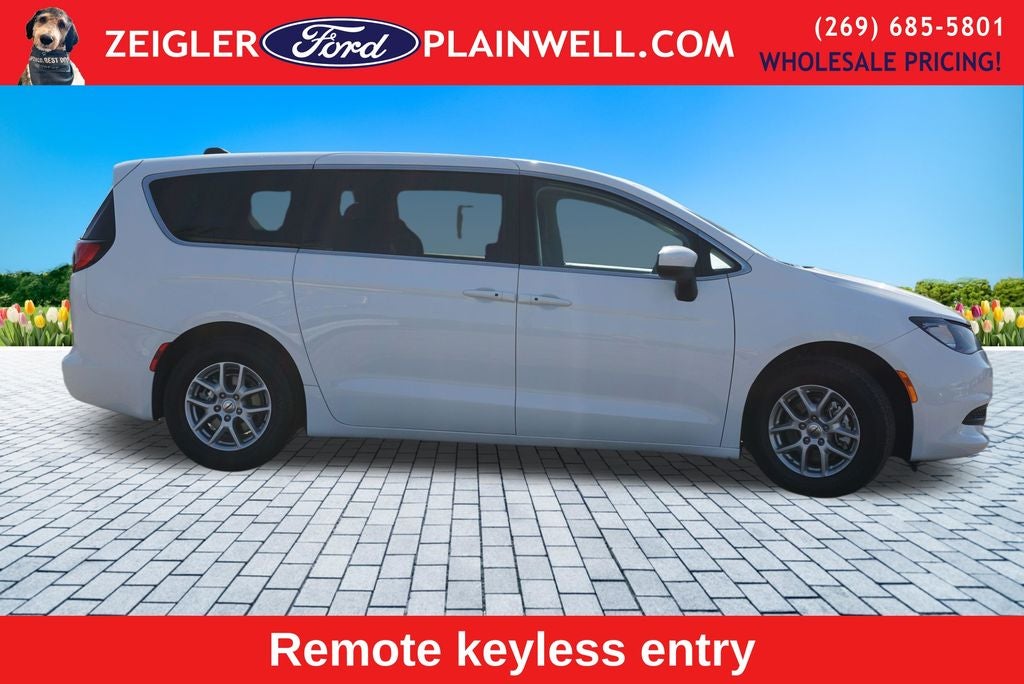 2023 Chrysler Voyager LX