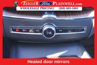 2023 Volvo XC60 Recharge Plug-In Hybrid T8 Plus Dark Theme