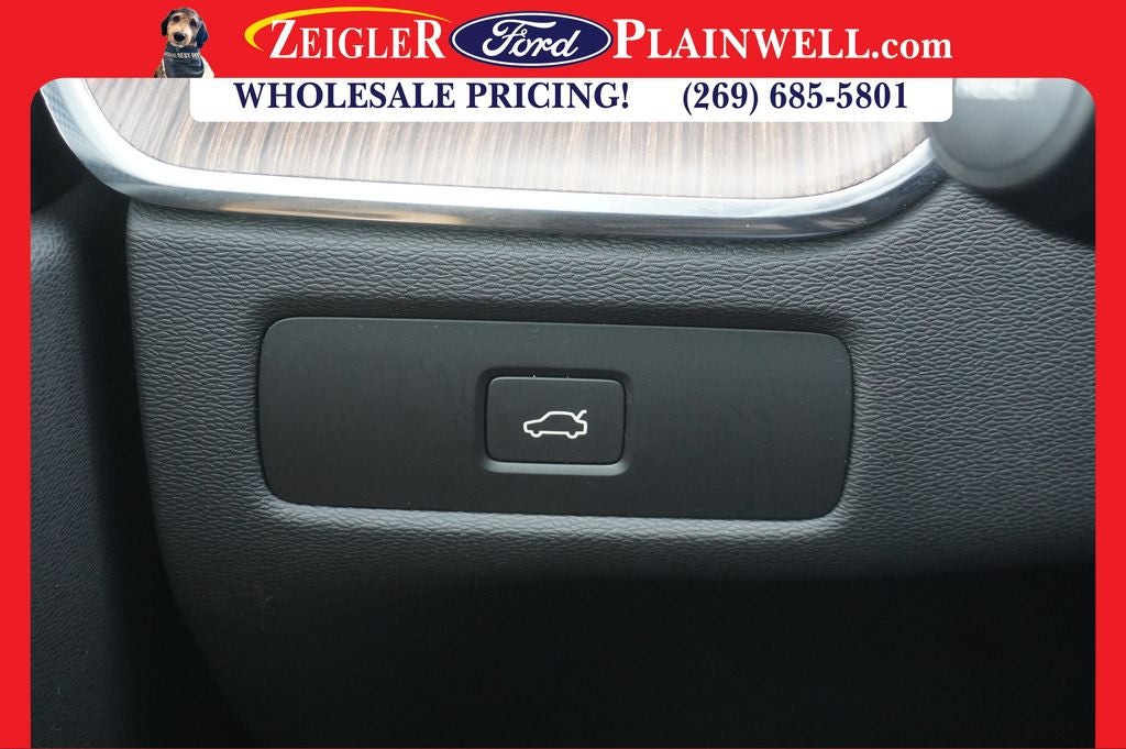 2023 Volvo XC60 B5 Ultimate Bright Theme