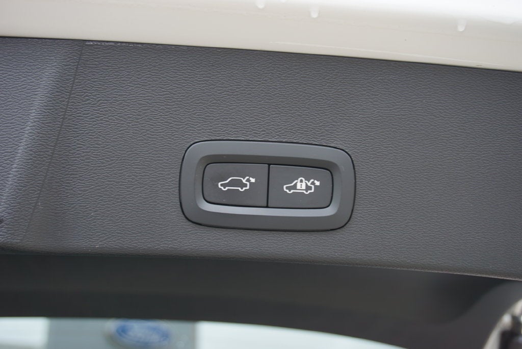 2024 Volvo XC40 B5 Core AWD NAVIGATION HEATED SEATS RAR CAMERA