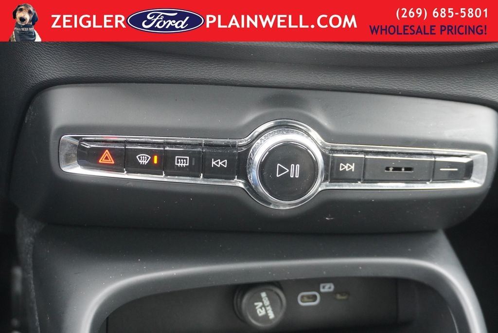 2024 Volvo XC40 B5 Core AWD