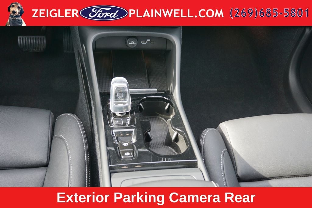 2024 Volvo XC40 B5 Plus Dark Theme