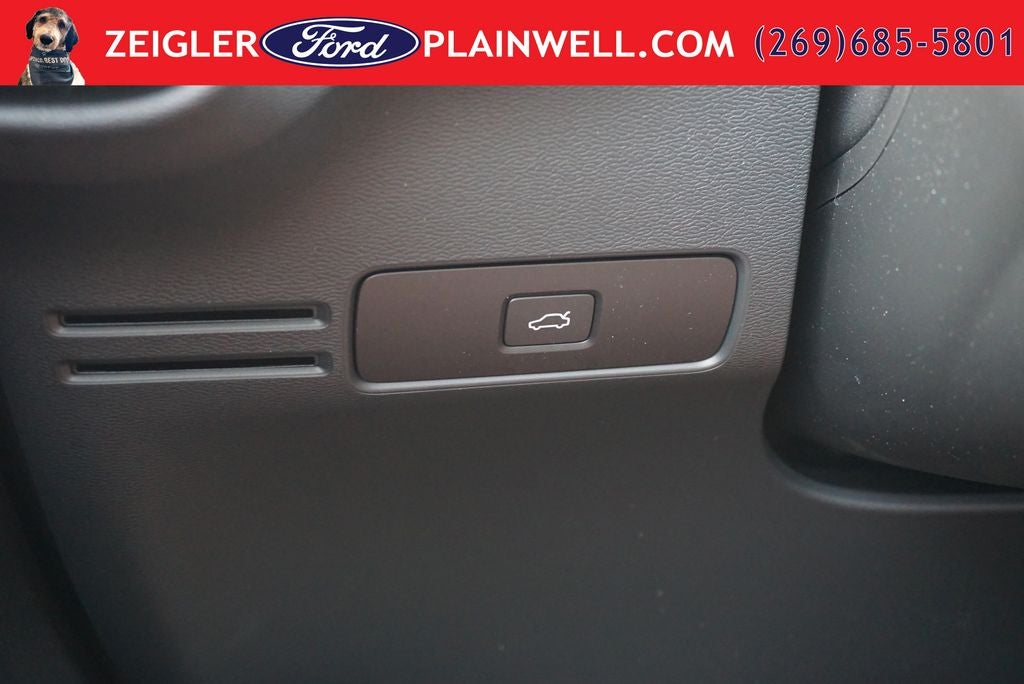 2024 Volvo XC40 B5 Plus Dark Theme