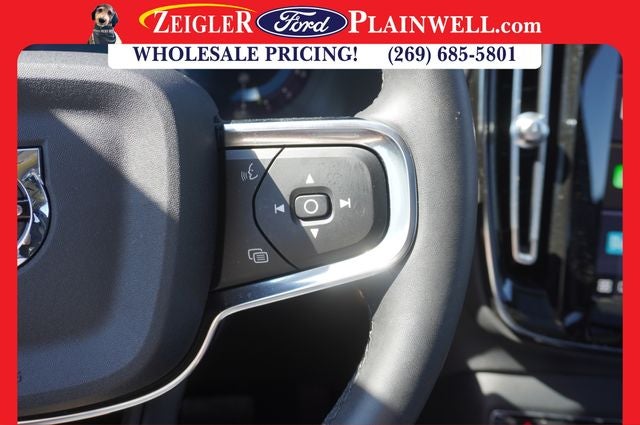 2023 Volvo XC40 B5 Plus Dark Theme AWD HEATED LEATHER POWER MOONROOF NAV