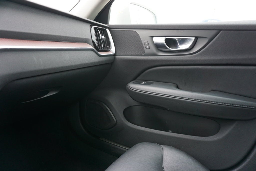 2025 Volvo V60 Cross Country B5 Plus AWD Leather Power Moonroof Rear Camera
