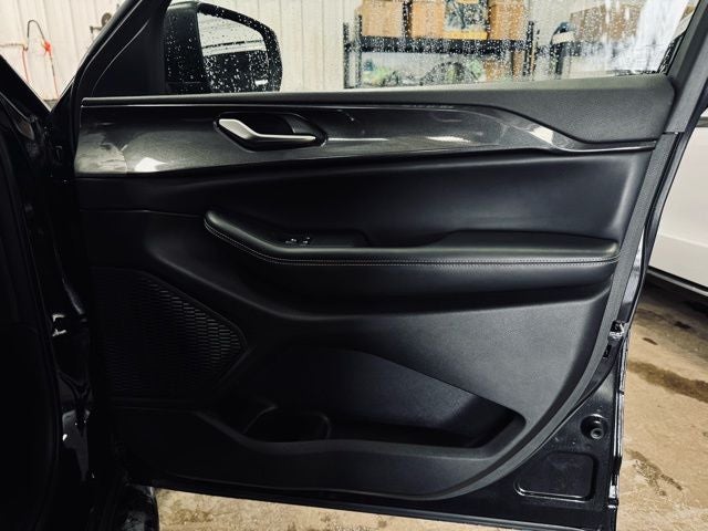 2023 Jeep Grand Cherokee Laredo 4x4