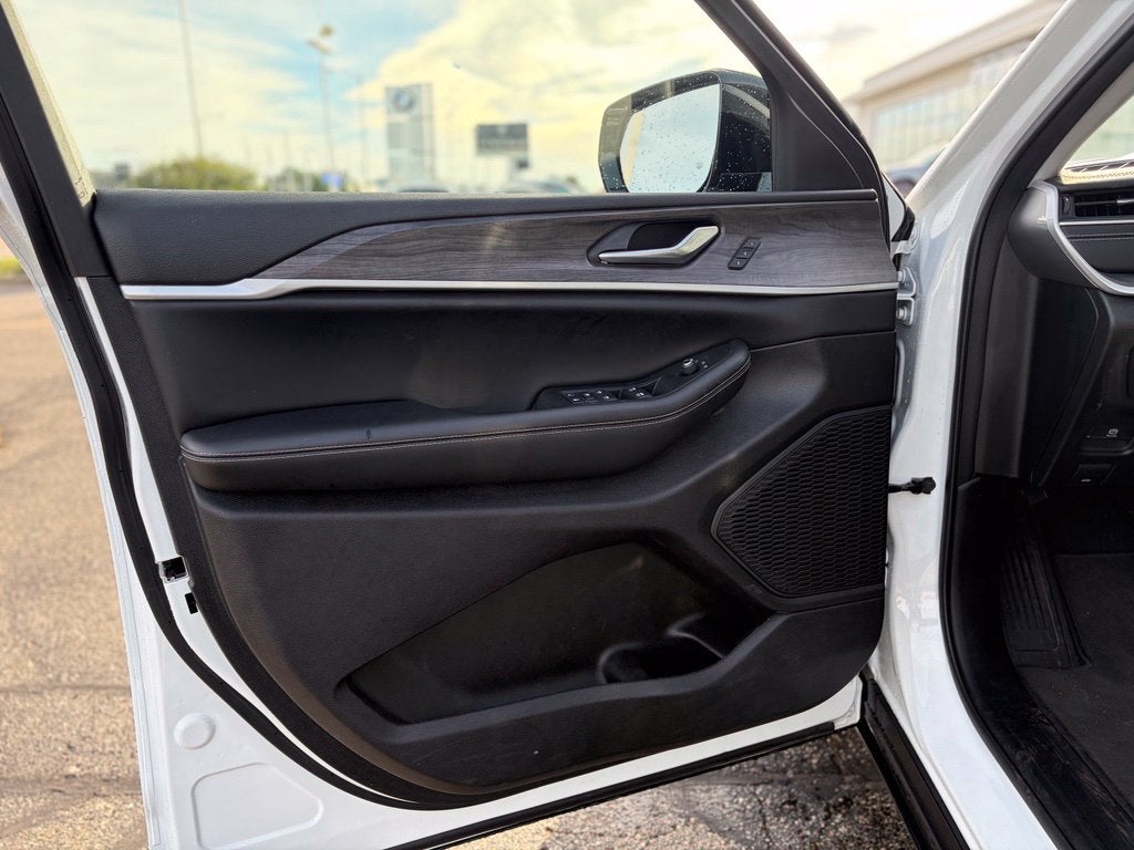 2023 Jeep Grand Cherokee Limited * Certified Pre-Owned *
