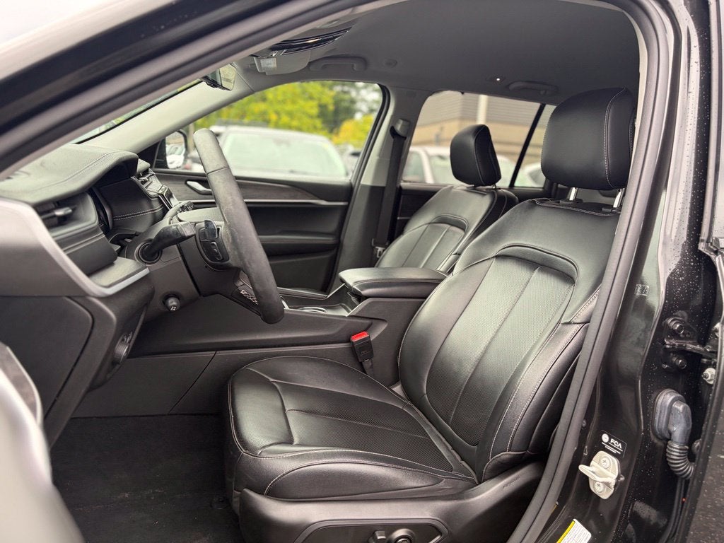 2023 Jeep Grand Cherokee Limited * Certified Pre-Owned *