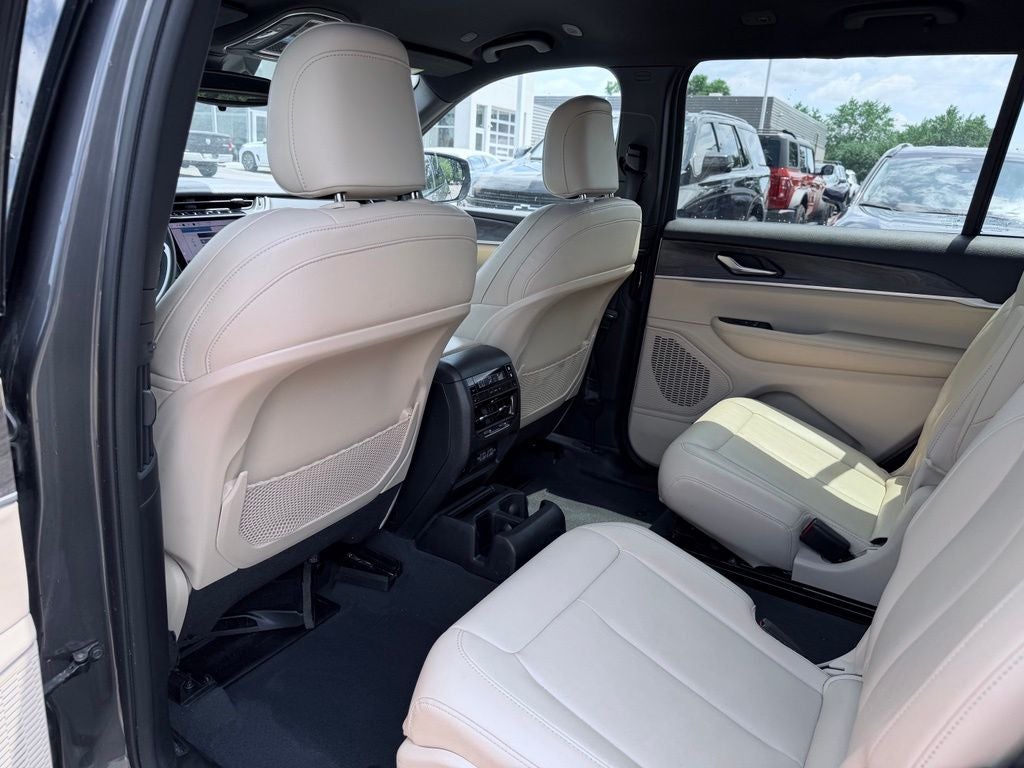 2023 Jeep Grand Cherokee L Limited 4x4