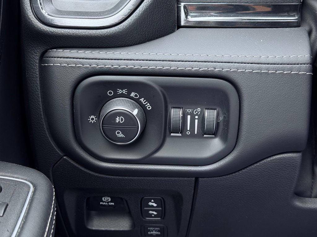 2022 RAM 1500 Limited Crew Cab 4x4 5'7' Box