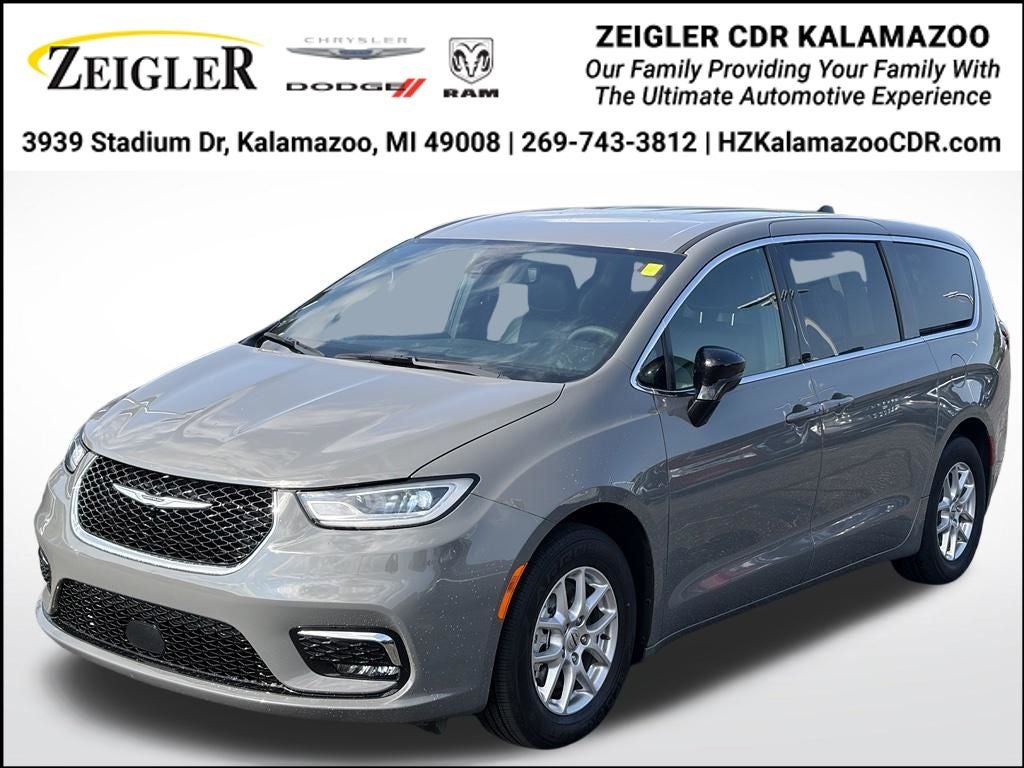 2025 Chrysler Pacifica Select * Certified Pre-Owned *