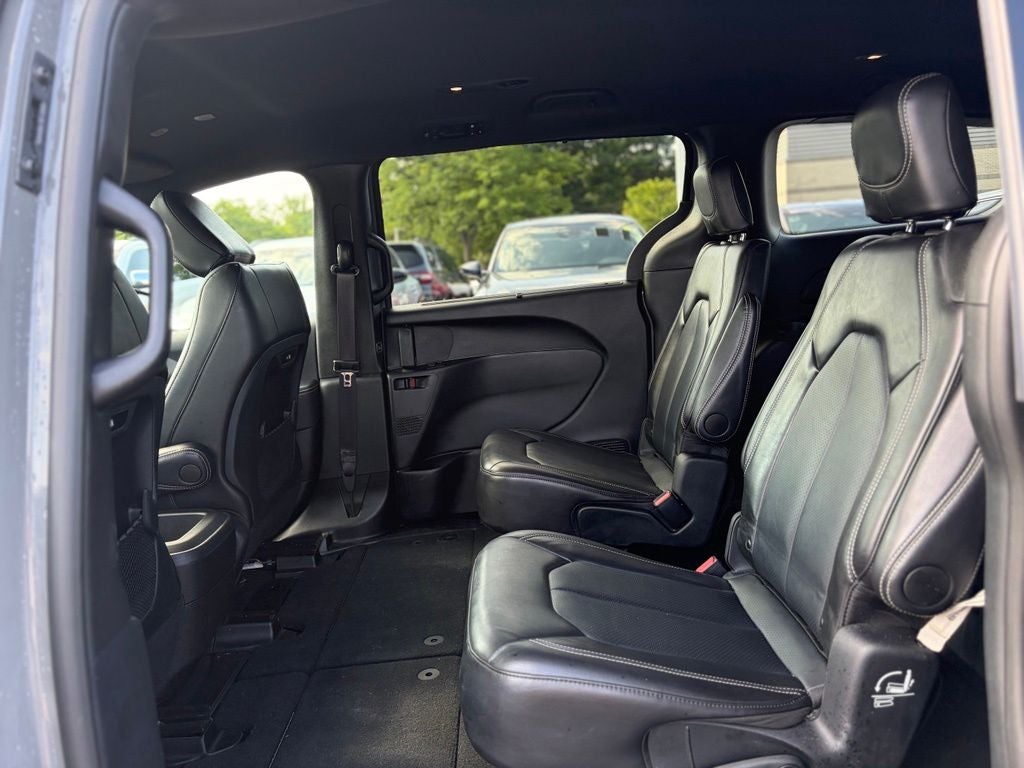2025 Chrysler Pacifica Select * Certified Pre-Owned *