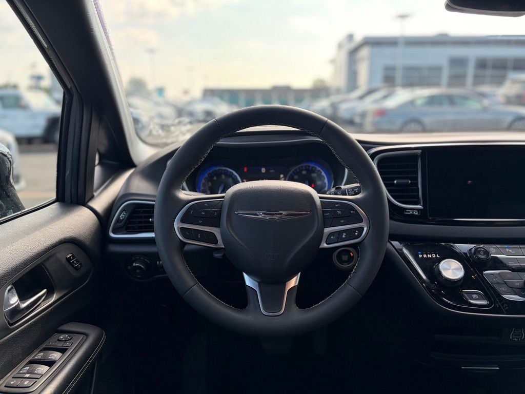 2025 Chrysler Pacifica Select * Certified Pre-Owned *