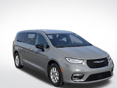2025 Chrysler Pacifica Select * Certified Pre-Owned *
