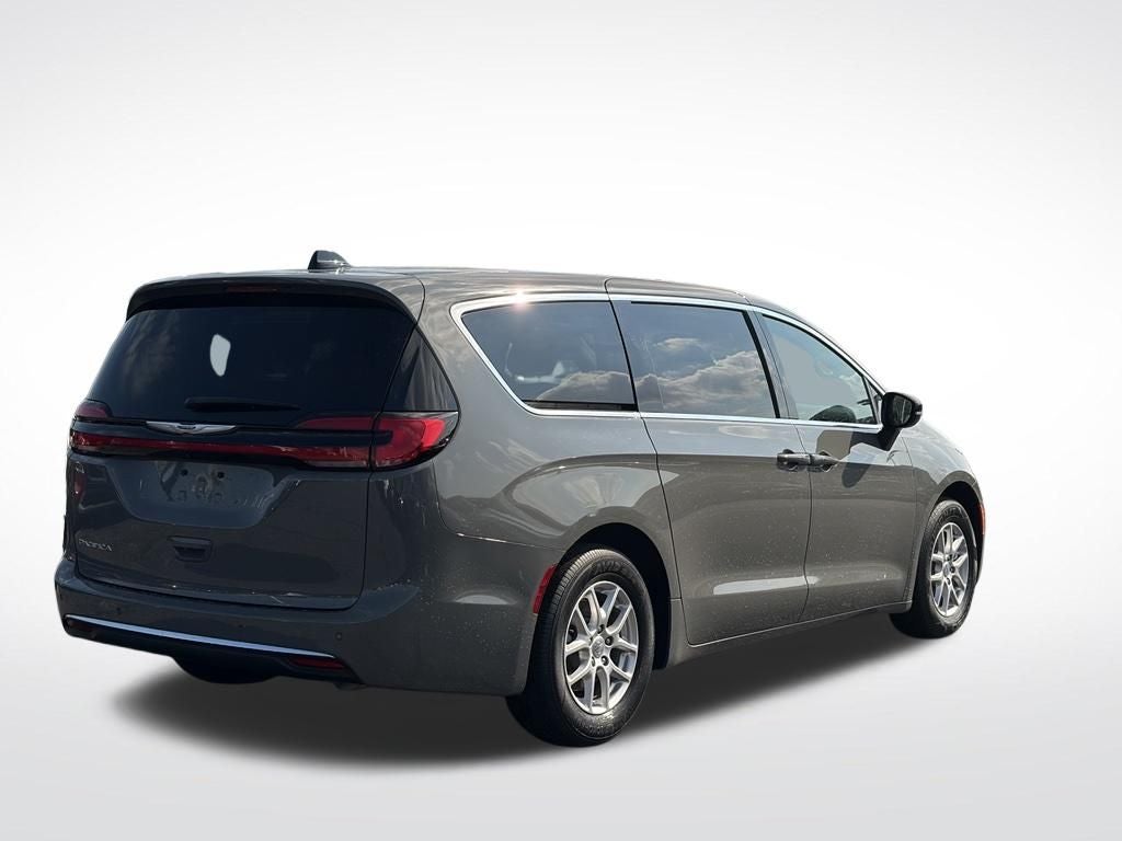 2025 Chrysler Pacifica Select * Certified Pre-Owned *