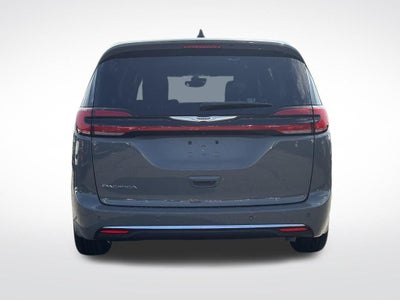 2025 Chrysler Pacifica Select * Certified Pre-Owned *