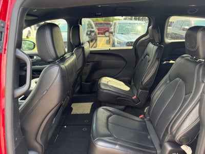 2025 Chrysler Pacifica Select * Certified Pre-Owned *