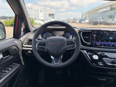 2025 Chrysler Pacifica Select * Certified Pre-Owned *