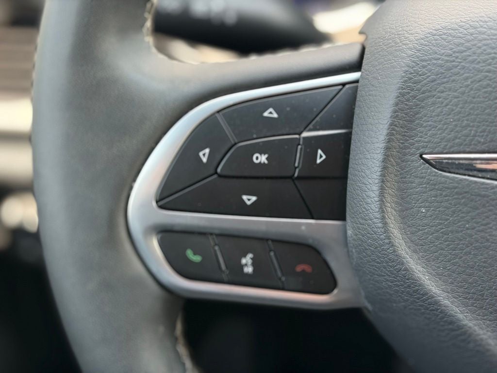 2025 Chrysler Pacifica Select * Certified Pre-Owned *