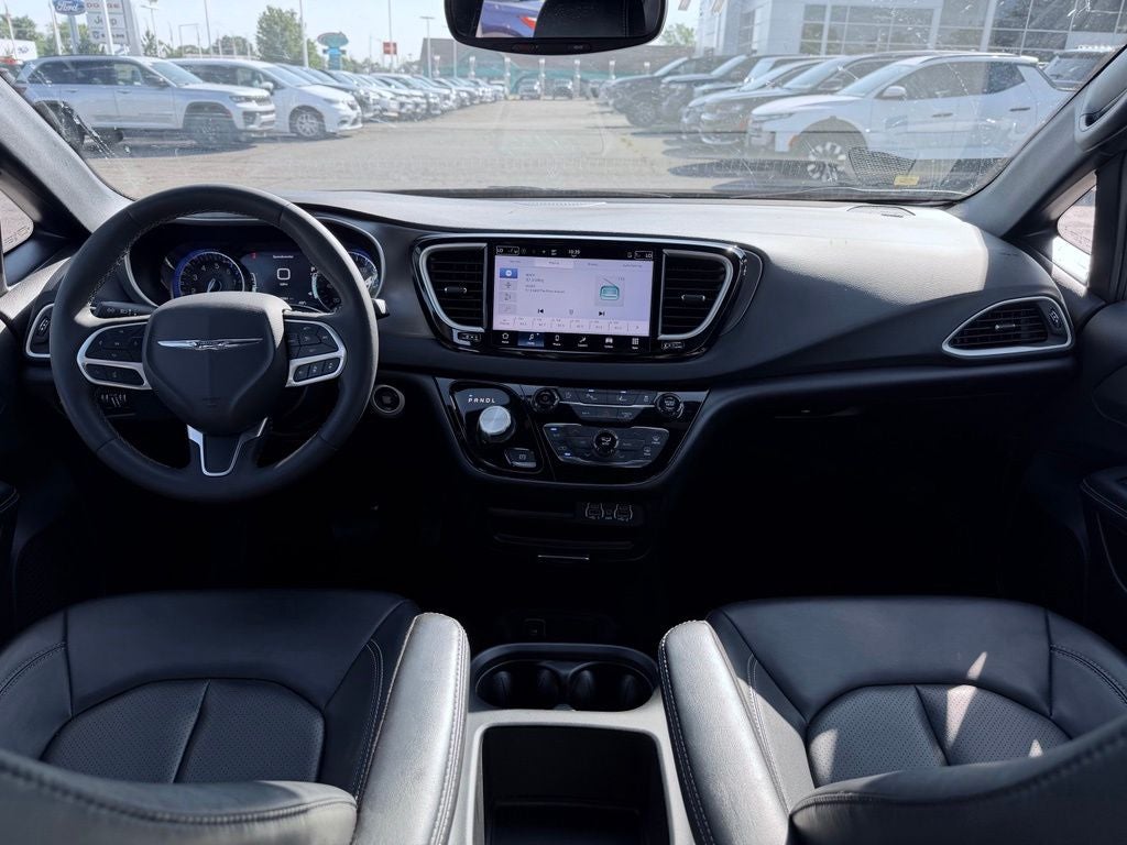 2025 Chrysler Pacifica Select * Certified Pre-Owned *