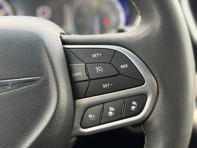 2025 Chrysler Pacifica Select * Certified Pre-Owned *