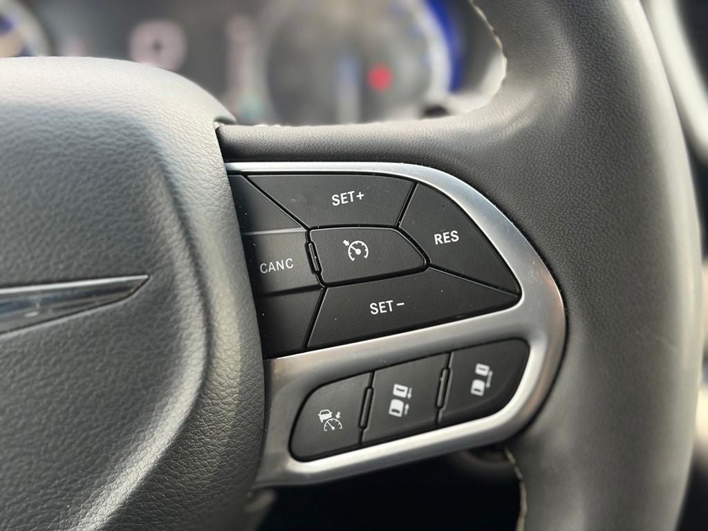 2025 Chrysler Pacifica Select * Certified Pre-Owned *