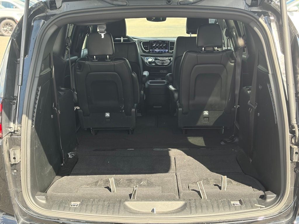 2025 Chrysler Pacifica Select * Certified Pre-Owned *