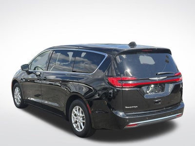 2025 Chrysler Pacifica Select * Certified Pre-Owned *