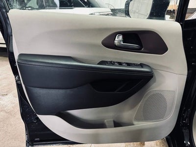 2024 Chrysler Voyager LX