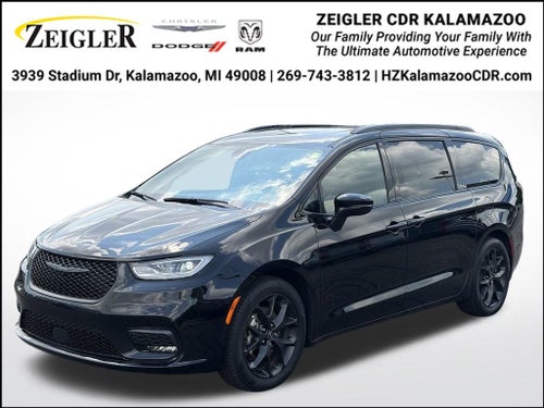 2025 Chrysler Pacifica Limited * Certified Pre-Owned *