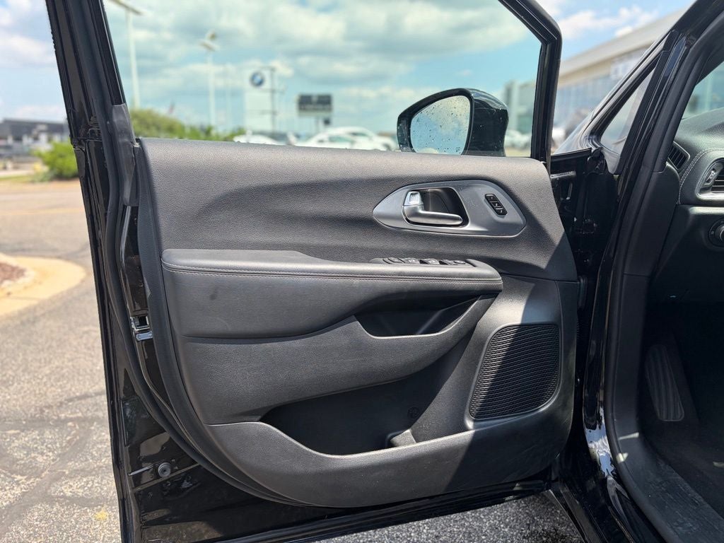2025 Chrysler Pacifica Limited * Certified Pre-Owned *
