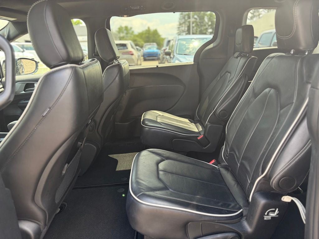 2025 Chrysler Pacifica Limited * Certified Pre-Owned *