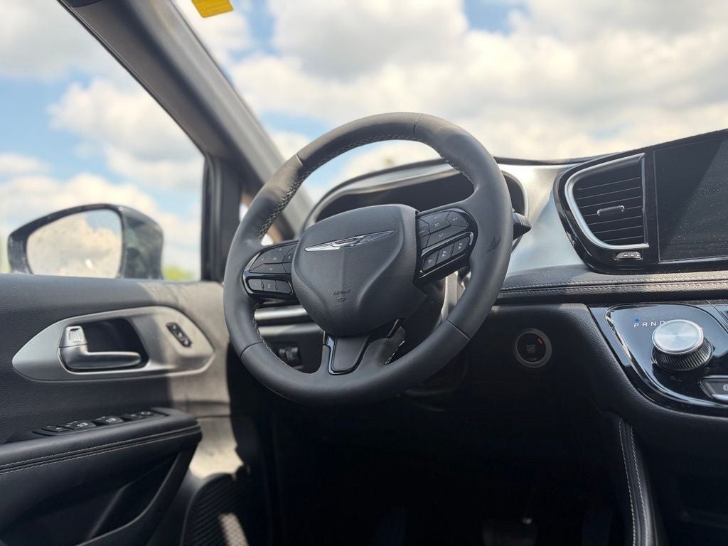 2025 Chrysler Pacifica Limited * Certified Pre-Owned *