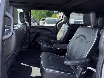 2025 Chrysler Pacifica Limited * Certified Pre-Owned *