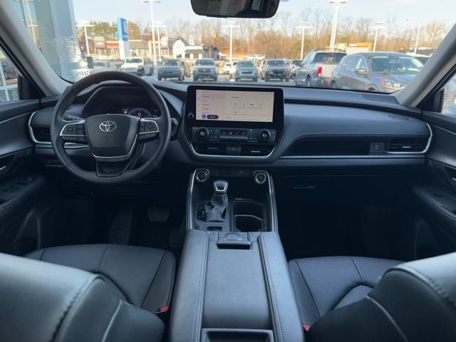 2025 Toyota Grand Highlander Base