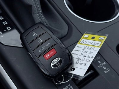 2024 Toyota Highlander Hybrid XLE