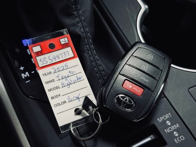 2025 Toyota Highlander Base