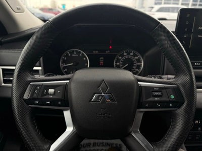 2025 Mitsubishi Outlander Base